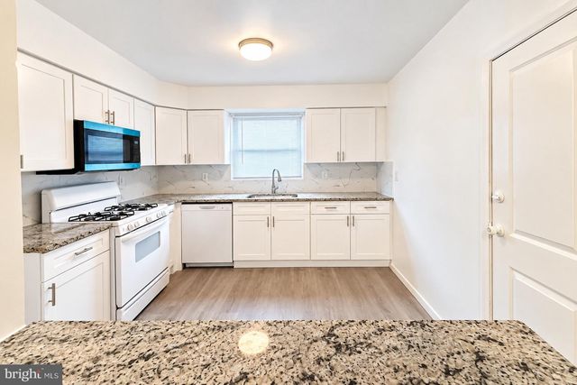 2823 S MARSHALL ST, Philadelphia, PA 19148