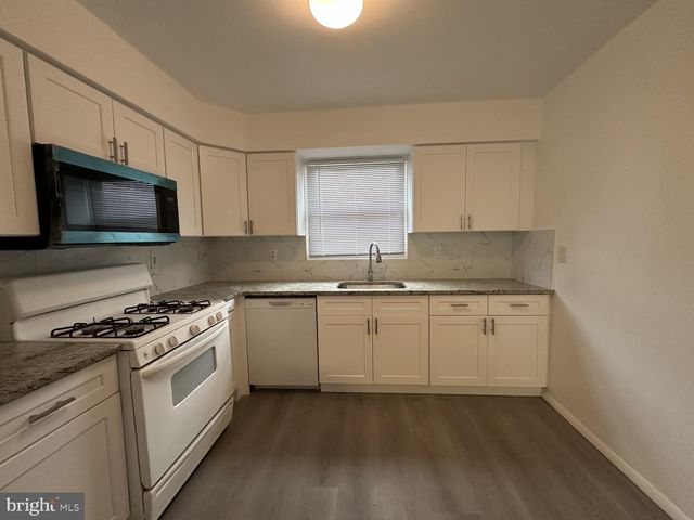 2823 S MARSHALL ST, Philadelphia, PA 19148