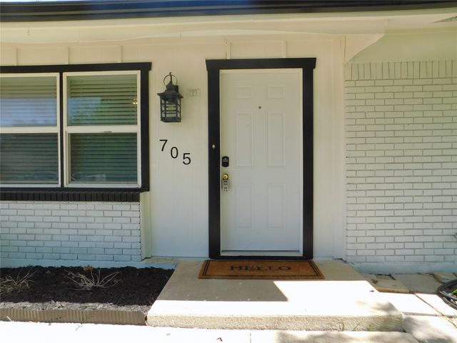 705 Sun Valley Drive, Denton, TX 76209