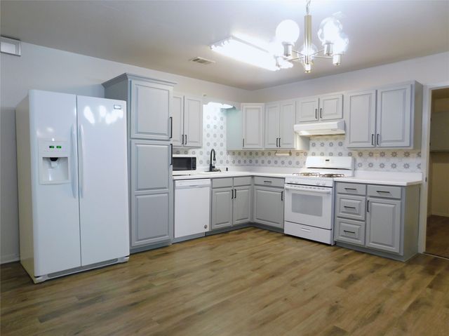 705 Sun Valley Drive, Denton, TX 76209