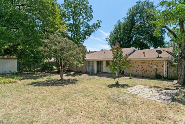 1117 S Thornbush Circle, Arlington, TX 76013