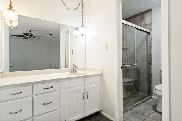 1117 S Thornbush Circle, Arlington, TX 76013