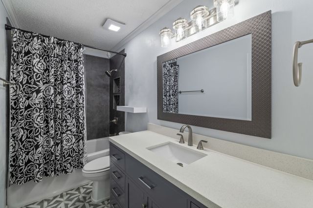 332 E Burnham Avenue, Des Moines, IA 50315