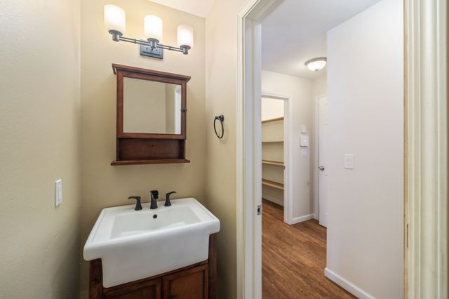 332 E Burnham Avenue, Des Moines, IA 50315