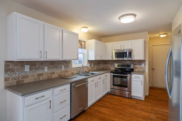 332 E Burnham Avenue, Des Moines, IA 50315