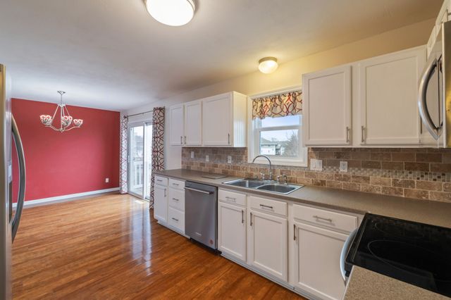 332 E Burnham Avenue, Des Moines, IA 50315