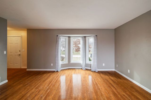 332 E Burnham Avenue, Des Moines, IA 50315