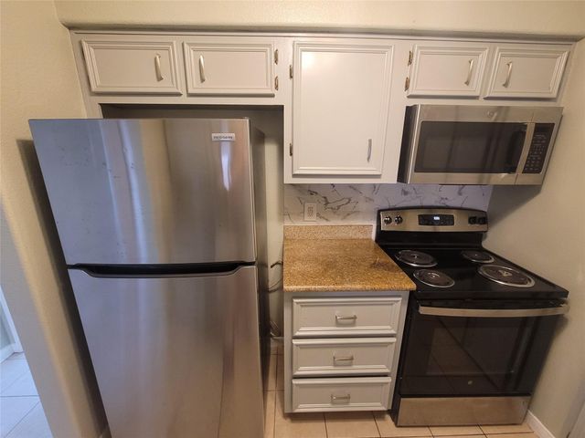 215 Postoffice 803, Galveston, TX 77550