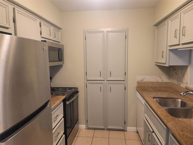 215 Postoffice 803, Galveston, TX 77550