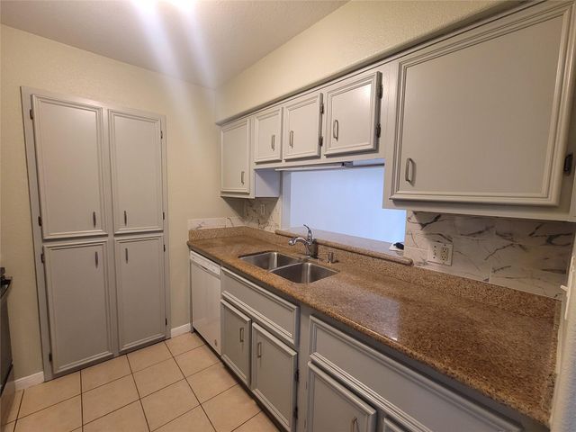 215 Postoffice 803, Galveston, TX 77550