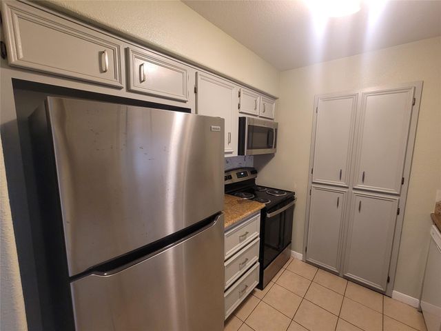 215 Postoffice 803, Galveston, TX 77550