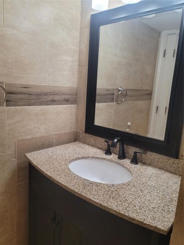 215 Postoffice 803, Galveston, TX 77550