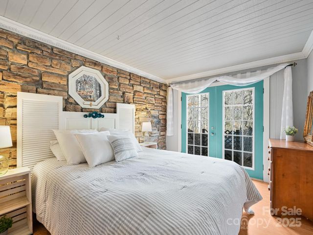 90 Davidson Gap Road, Leicester, NC 28748