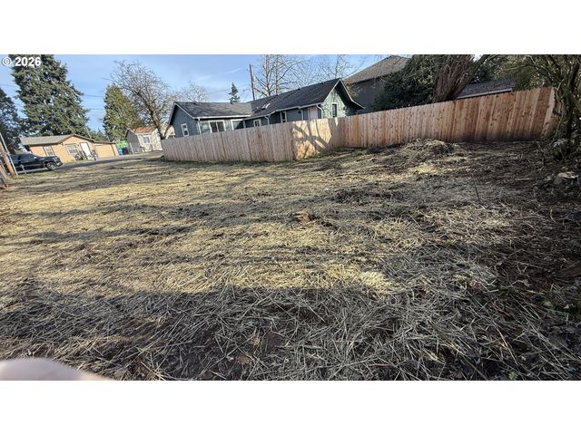 2109 E 26th St, Vancouver, WA 98661