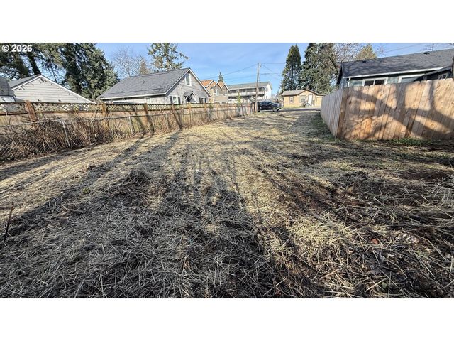 2109 E 26th St, Vancouver, WA 98661