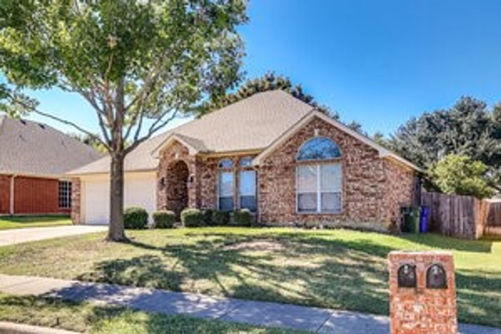 1411 Parkside Drive, Mansfield, TX 76063
