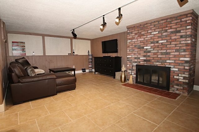 348 Lynn Fells Parkway, Saugus, MA 01906