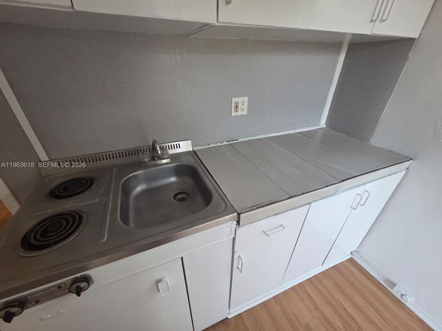 1947 Lincoln St B, Hollywood, FL 33020