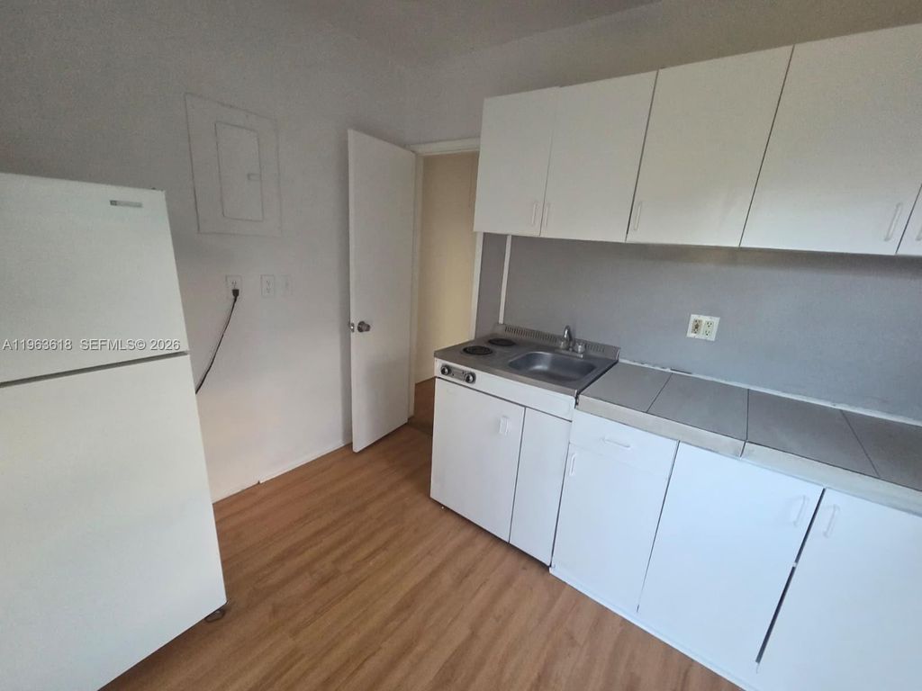 1947 Lincoln St B, Hollywood, FL 33020