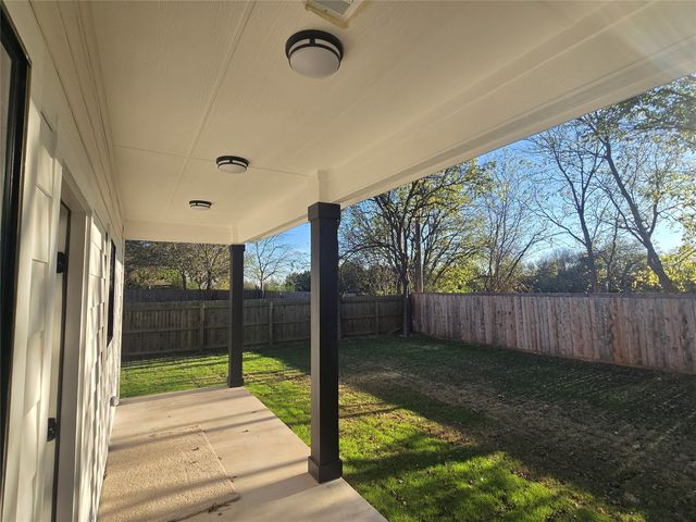 1500 Brackens Street, Waxahachie, TX 75165