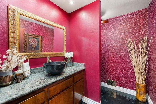 7955 Bullard Dr, Newcastle, CA 95658