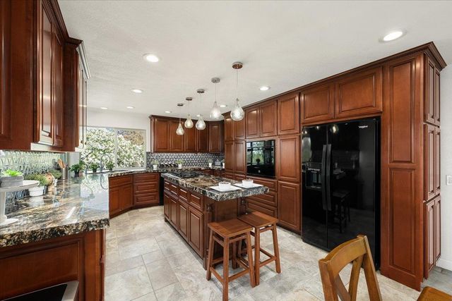 7955 Bullard Dr, Newcastle, CA 95658