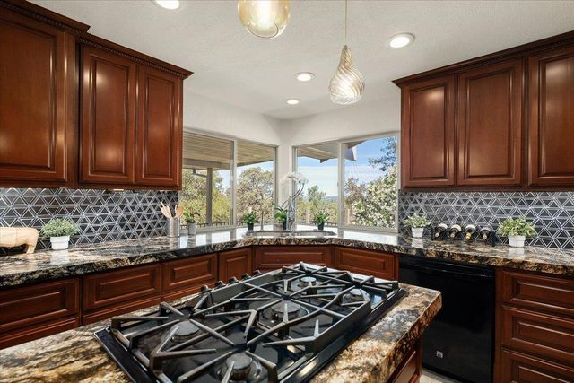 7955 Bullard Dr, Newcastle, CA 95658