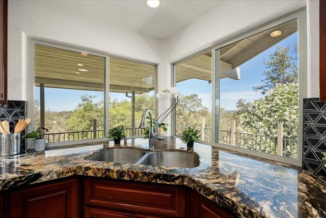 7955 Bullard Dr, Newcastle, CA 95658