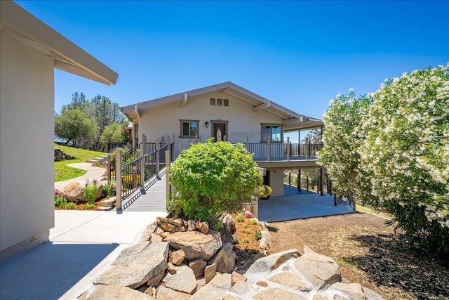 7955 Bullard Dr, Newcastle, CA 95658