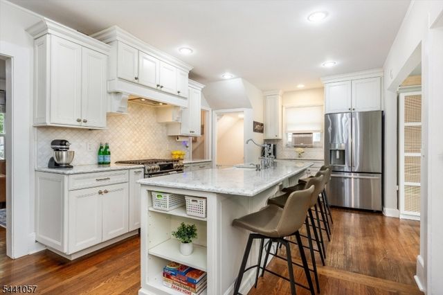 19 Forest Ave, Verona Twp., NJ 07044