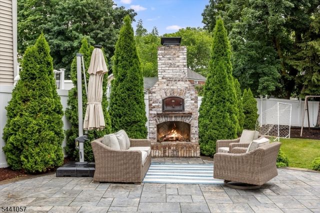 19 Forest Ave, Verona Twp., NJ 07044
