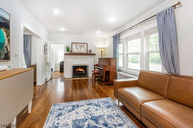 19 Forest Ave, Verona Twp., NJ 07044