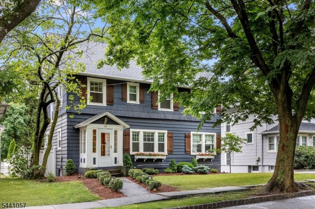 19 Forest Ave, Verona Twp., NJ 07044