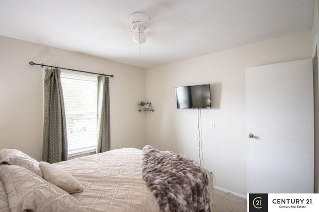 7413 S 76th Avenue, La Vista, NE 68128