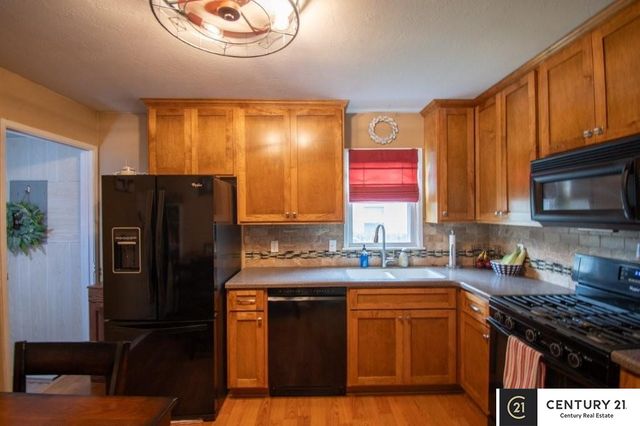7413 S 76th Avenue, La Vista, NE 68128