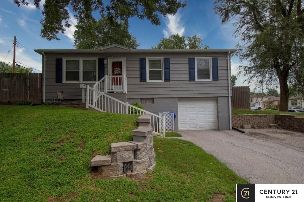 7413 S 76th Avenue, La Vista, NE 68128