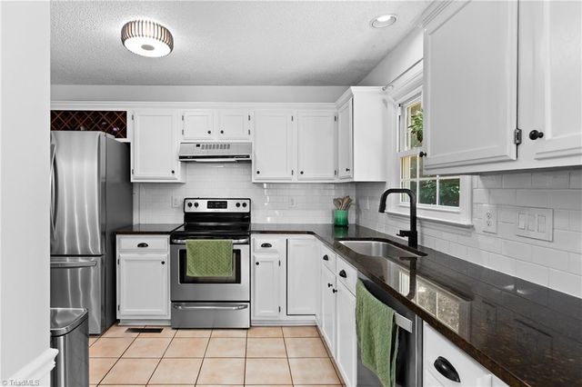 2104 Eagle Valley Court, Kernersville, NC 27284