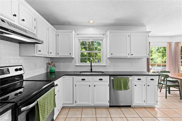 2104 Eagle Valley Court, Kernersville, NC 27284