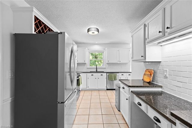 2104 Eagle Valley Court, Kernersville, NC 27284