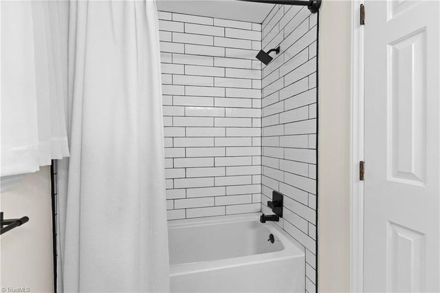 2104 Eagle Valley Court, Kernersville, NC 27284
