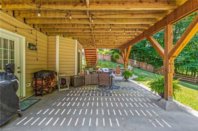 2104 Eagle Valley Court, Kernersville, NC 27284