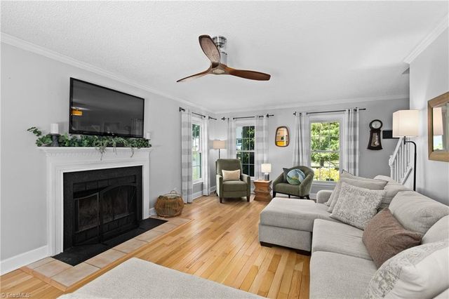 2104 Eagle Valley Court, Kernersville, NC 27284