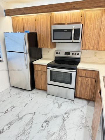 3526 Whitehall Drive 302, West Palm Beach, FL 33401