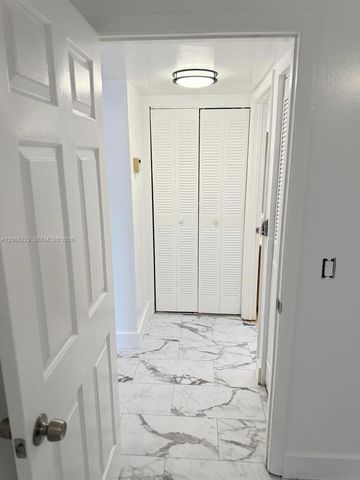 3526 Whitehall Drive 302, West Palm Beach, FL 33401