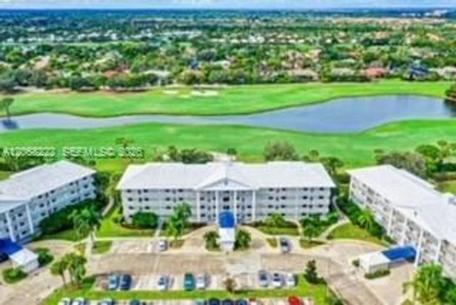 3526 Whitehall Drive 302, West Palm Beach, FL 33401