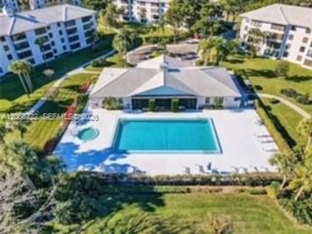 3526 Whitehall Drive 302, West Palm Beach, FL 33401