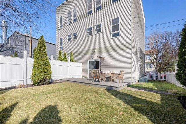 25 Robey St 25, Boston, MA 02119