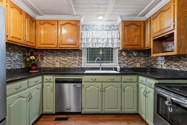 100 Merry Wood Drive, Rossville, GA 30741