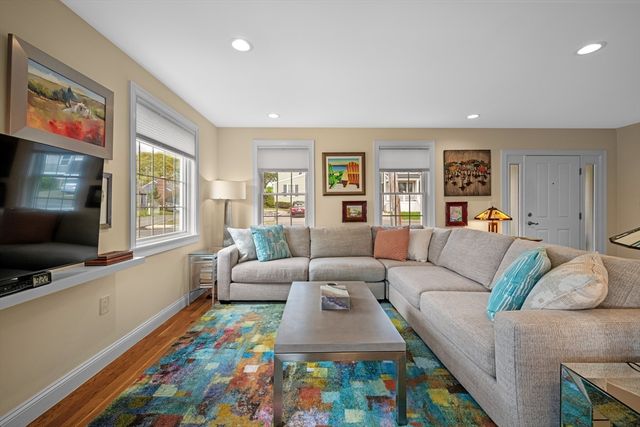 155 Green Street 4, Marblehead, MA 01945