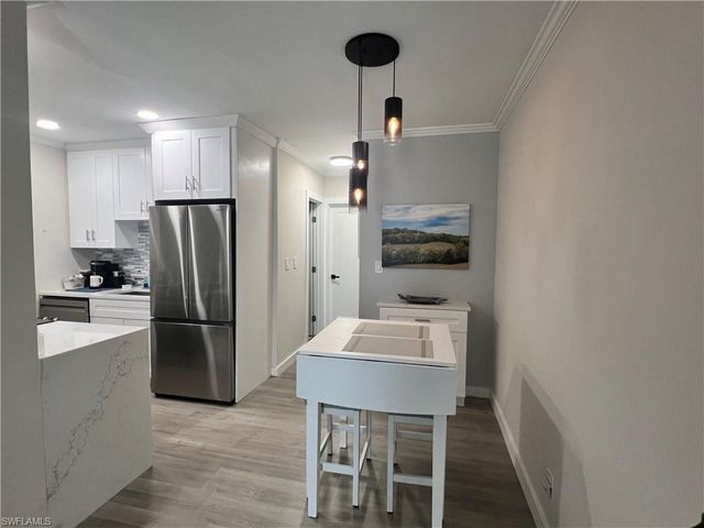 473 12th AVE S # B6, Naples, FL 34102